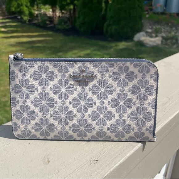 KATE SPADE NWOT Leather Lucy Spade Flower Wristlet, Beaded Bag Charm INCLUDED! - Picture 7 of 8